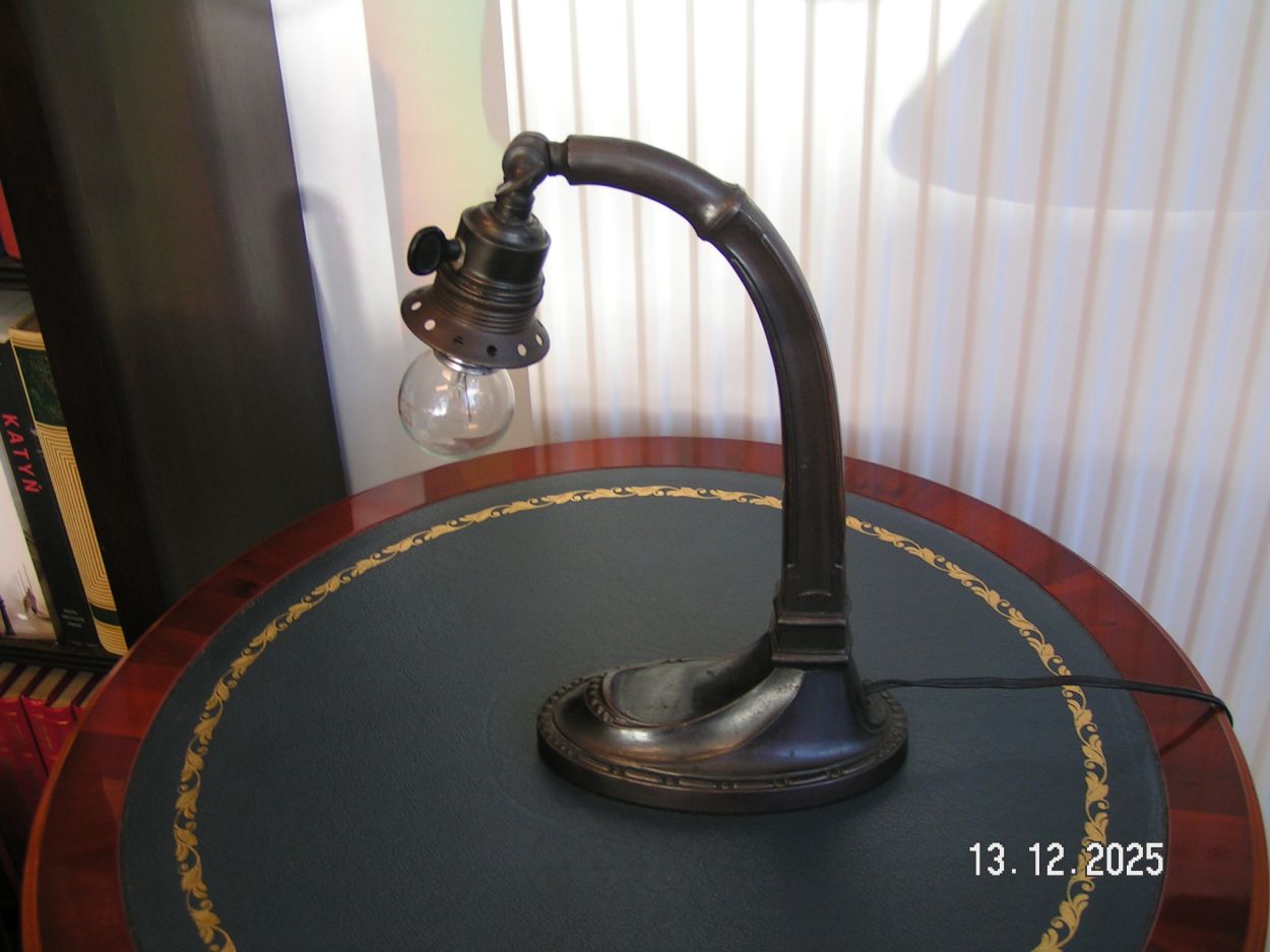 artikelnr. 1602069 Antieke JUGENDSTIL NOTARISLAMP TAFELLAMP 1910 - 1920 Prijs € 195,- euro
