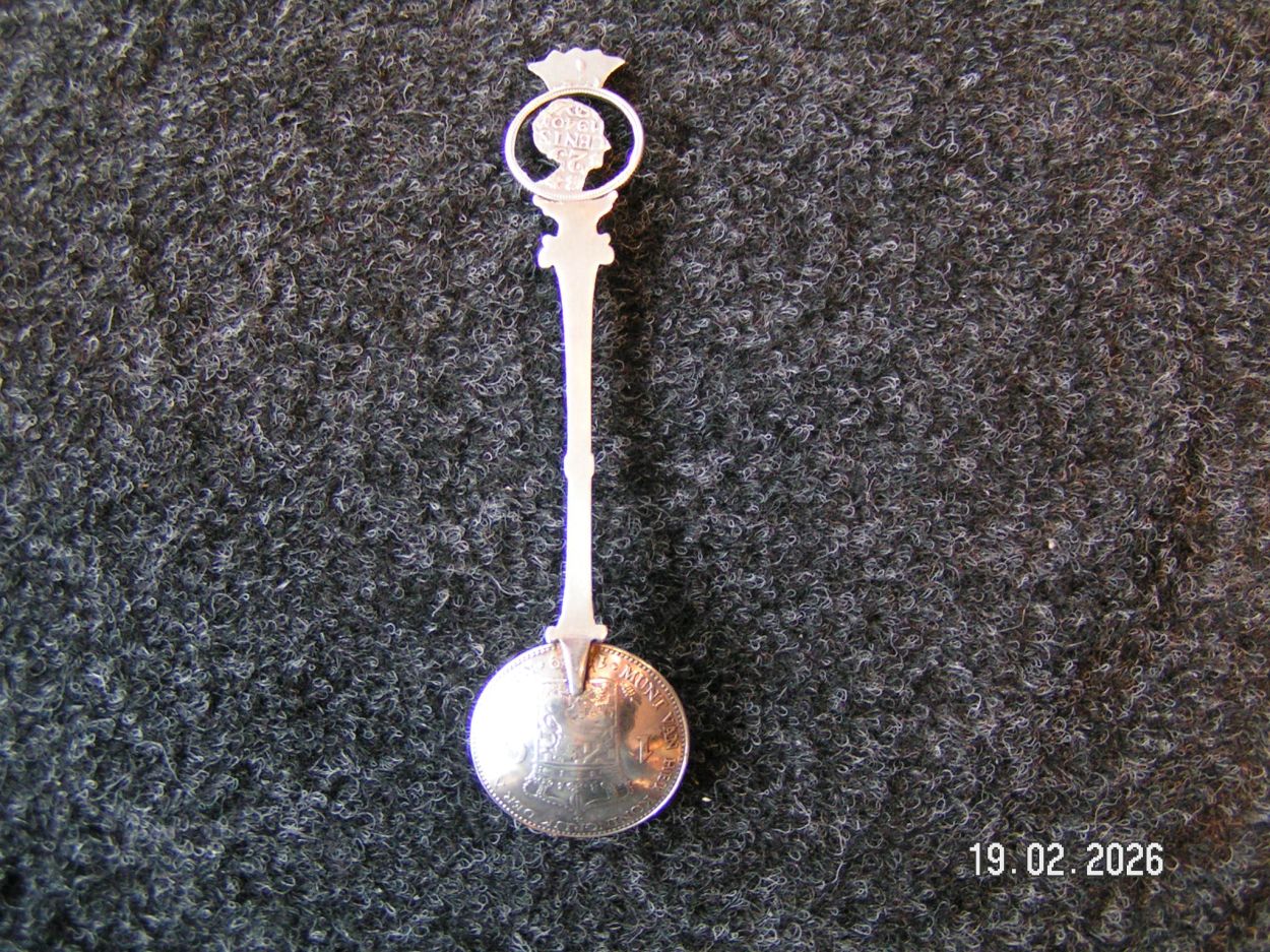 artikelnr. 1602084 Zilveren Souvenirlepel Koning Wilhelmina in Uitmutende Staat. prijs € 39.50,- euro
