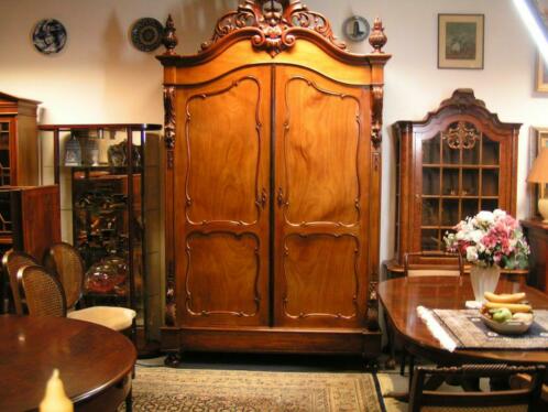 artikelnr. 1600302 Antieke Mahonie Biedermeier Kuifkast: prijs €1750,- euro
Planken op hoogte verstelbaar, zijkanten met panelen.

Zeldzaam exemplaar, museumkwaliteit.

H: 2.70m x D: 50cm x B: 1.50m

Voor meer informatie zie onze site of andere advertenties.
Keywords: Antieke Mahonie Biedermeier Kuifkast