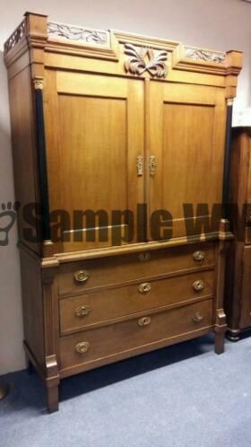 Verkocht artikel 1600264 Antiek Empire Kabinet Slavonisch Eiken
Beschrijving
Zeer mooi Empire kabinet in Slavonisch Eikenhout in topstaat!

Ruim 200 jaar oud.

Maten H 2.19 B 1.45 D 54 cm
Keywords: artikel 1600264 Antiek Empire Kabinet Slavonisch Eiken: prijs €995,-