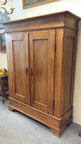 artikelnr. 1600263 Antieke Slavische Eikenhouten Kast: prijs €450,- euro
Antieke Slavische Eikenhouten Kast
Kast is in uitmuntende staat!
Maten B 1.44 D 57 H 1.94 cm
Planken zijn in hoogte verstelbaar
Keywords: Antieke Slavische Eikenhouten Kast