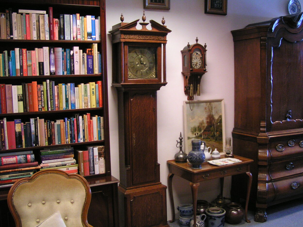 artikelnr. 1600872 Engels Staande Horloge In Massief Eiken Kast 1830 : prijs 649 euro
In zeer goede staat.

Timothy Mason, Gains Through

Met seconde- en datum aanwijzing.

Hoogte: 222cm

Recent bij klokkenmaker geweest, met garantie, papieren klokkenmaker/onderhoud/reparatie aanwezig.
Keywords: artikelnr. 1600872 Engels Staande Horloge In Massief Eiken Kast 1830 : prijs 649 euro