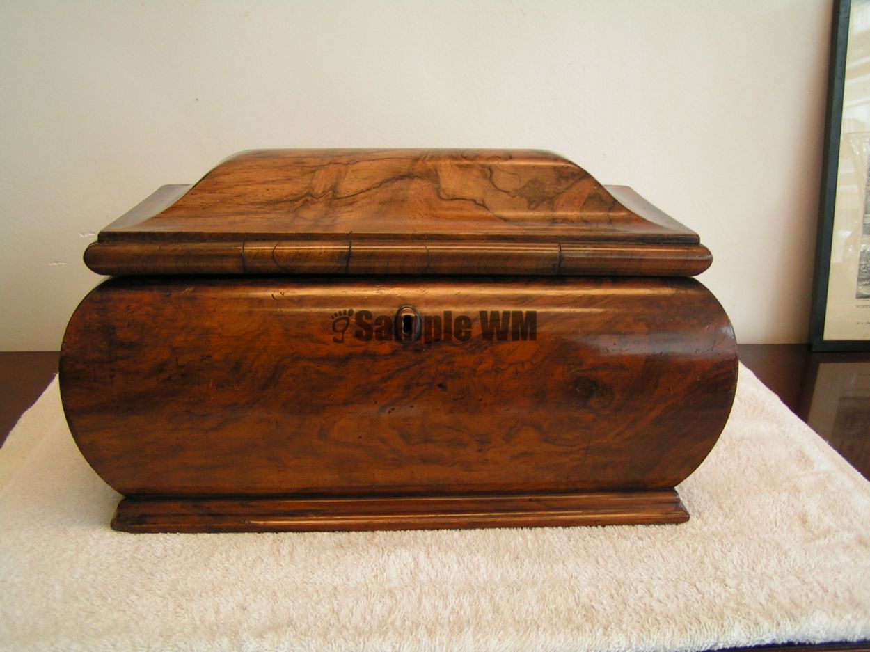 Verkocht artikelnr. 1600323 Antieke Palisanderhouten Biedermeier Theekistje
Uniek exemplaar, vroeg biedermeier, puntgaaf.

B: 36cm x D: 20cm x H: 20cm
Keywords: Antieke Palisanderhouten Biedermeier Theekistje