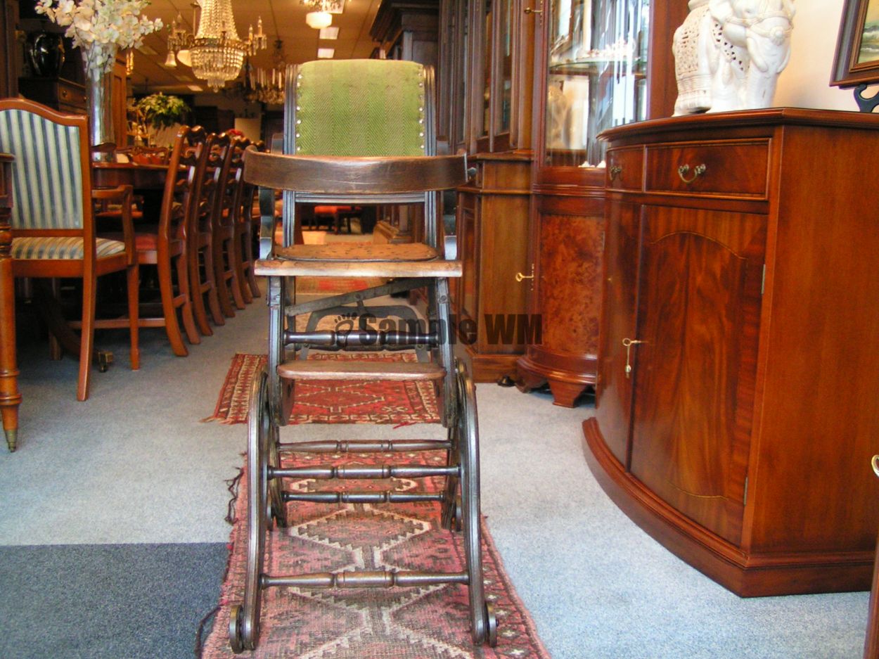 artikelnr. 1600373 Antieke Kinderwagen 1910 : prijs €49,- euro.
Antiek en Kunst

Antiek | Speelgoed
Beschrijving
In hoogte verstelbaar.

In zeer goede staat.

Rijdbaar op ijzeren wieltjes.
Keywords: artikelnr. 1600373 Antieke Kinderwagen 1910 : prijs €49,- euro.