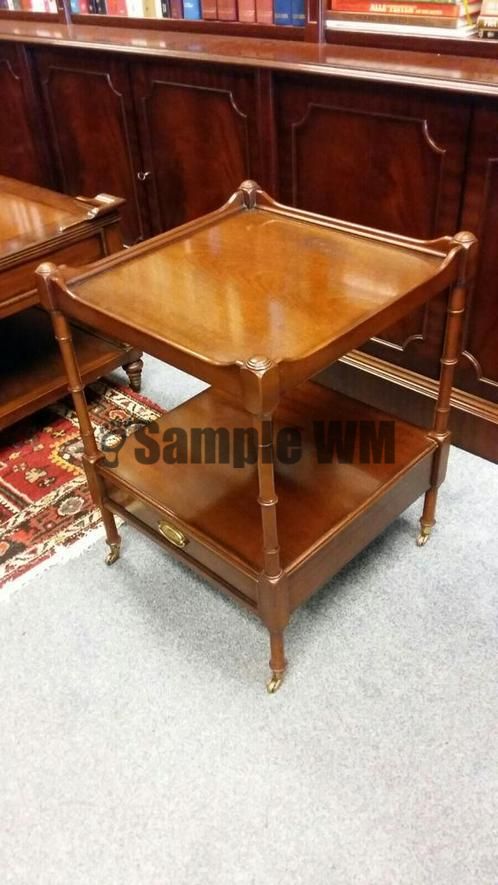 Verkocht artikelnr. 1600344 Heldense Mahoniehouten Bijzettafel op Messing wielen.
Heldense Exclusief Mahoniehouten Bijzettafel op Messing wielen, in zeer goede staat!
Maten; 45 × 45 × 61 cm
18 × 18 × 24 inch.
Voor meer informatie zie onze site of andere advertenties
Keywords: Heldense Mahoniehouten Bijzettafel op Messing wielen