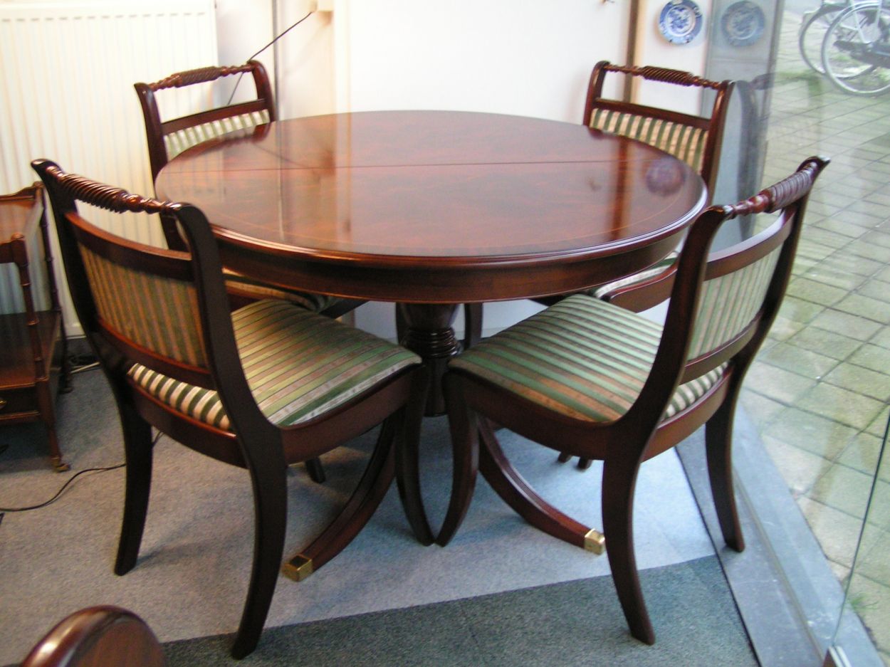 artikelnr. 1600292 Heldense Exclusive Mahonie Eetkamertafel met 4 stoelen: Prijs op aanvraag
Diameter: 1.10m x uitschuifbaar geschikt voor 6 personen.
Tussenblad: 45cm

Tafel is gloednieuw, gisteren uit de fabriek.

Intarsia ingelegd.

Hoogwaardige metalen geleiders.

evt. met 4 bijpassende stoelen eveneens gloednieuw.

Meerdere exemplaren op voorraad naar keuze.
Keywords: Heldense Exclusive Mahonie Eetkamertafel
