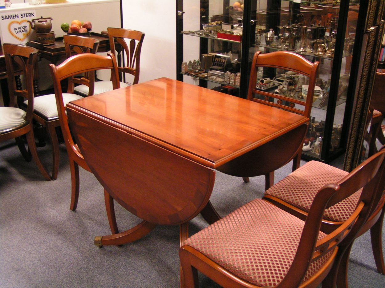 Verkocht artikelnr. 1600307 Heldense Exclusive Taxus Hangoor Eetkamertafel met 4 stoelen.
in prachtstaat, met 4 heldense stoelen.
met diverse setjes Heldense stoelen op voorraad, prijs in overleg, diverse mogelijkheden.

L:1.39m x B: 89cm x H: 76cm, midden-tussenstuk hangoor=60cm
Keywords: Heldense Exclusive Taxus Hangoor Eetkamertafel met 4 stoelen