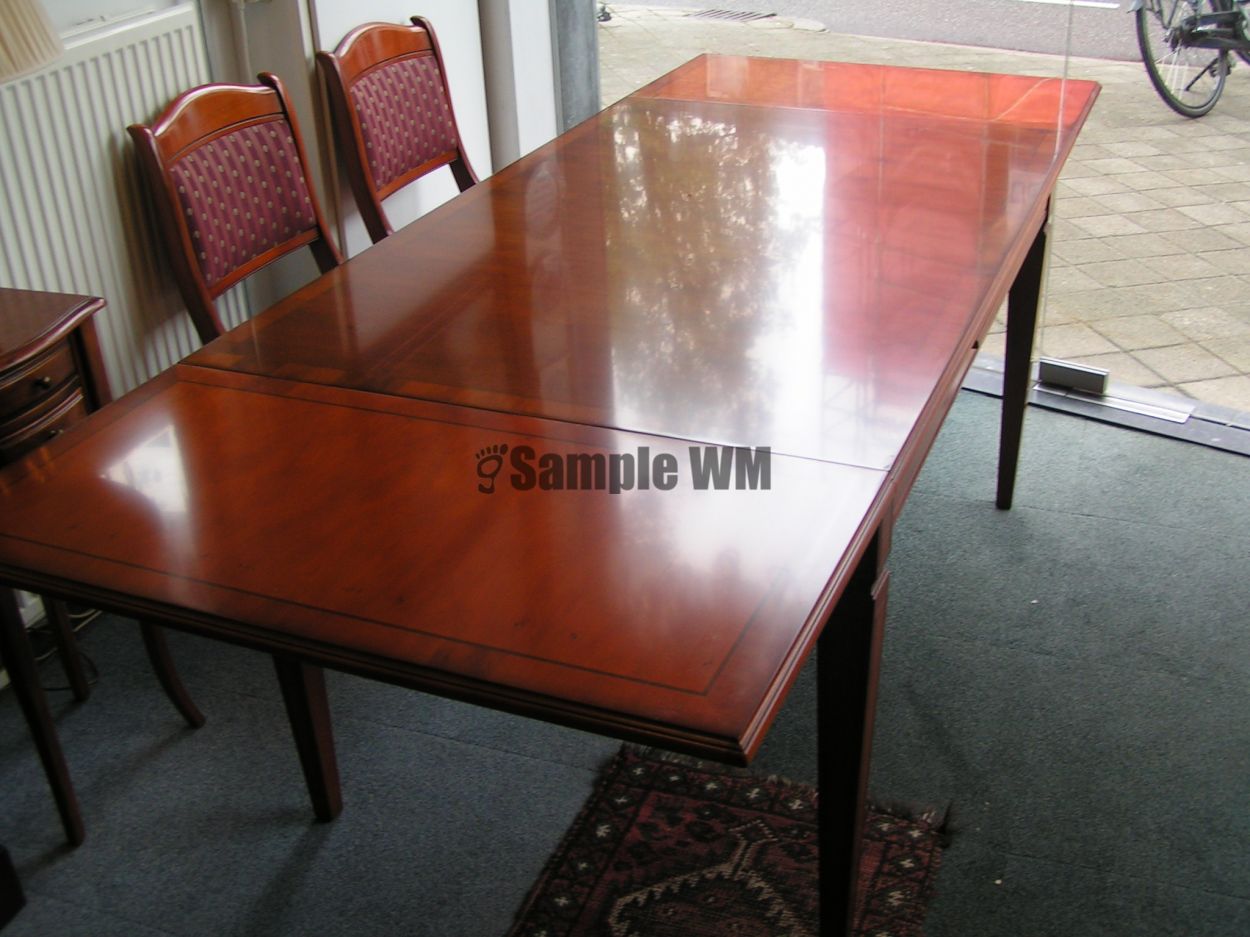Verkocht artikelnr. 1600331 Heldense Exclusive Taxus Eetkamertafel
Kenmerken
Conditie : Zo goed als nieuw
Breedte : 50 tot 100 cm
Lengte : 100 tot 150 cm
Aantal personen : Vier personen
Vorm : Rechthoekig
Stijl : Regency Stijl
Materiaal : Overige houtsoorten
Beschrijving
Rechthoekige eetkamertafel met 2 uitschuifbladen.

Met intarsia ingelegde bladen.

140 (+ 2 x 45) x 90 x 76 cm

Nieuwprijs tafel 1758 euro in 2008.

Met 4 Heldense stoelen erbij, diverse setjes naar keuze op voorraad.
Keywords: artikelnr. 1600331 Heldense Exclusive Taxus Eetkamertafel : prijs € 1250 euro