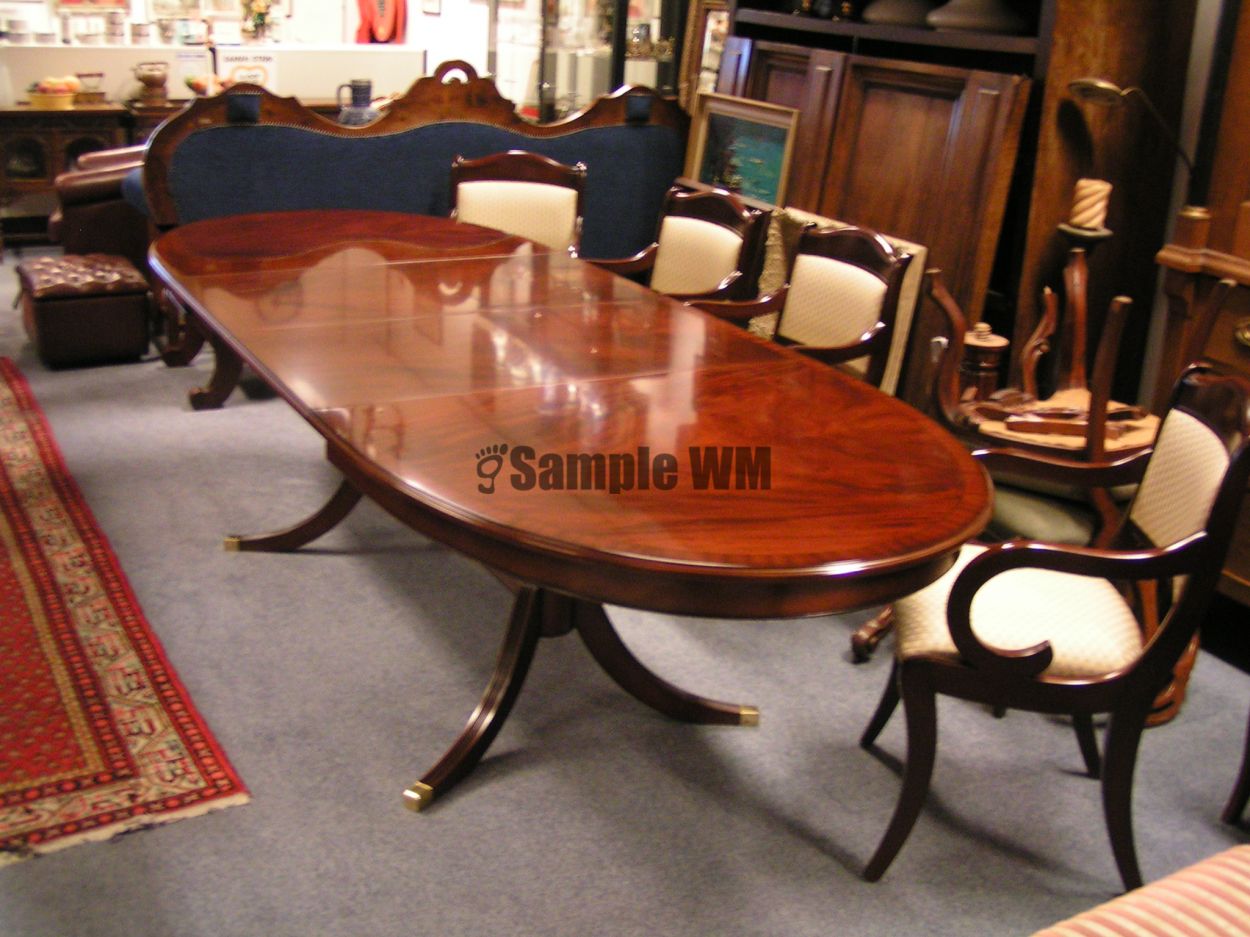 Verkocht artikelnr. 1600342 Heldense Mahonie Eetkamertafel met stoelen
Uitschuifbare ovale eetkamertafel met 2 inlegbladen die onder het blad kunnen worden opgeborgen. Met hoogwaardige metalen synchroon geleiders met centrale borging. In nieuwstaat.

Met intarsia ingelegde bladen.

175(+ 2 x 55) x 105 x 76cm

69 (+ 2 x 22) x 41 x 30 inch

Stoelen in diverse soorten beschikbaar naar keuze.
Keywords: artikelnr. 1600342 Heldense Mahonie Eetkamertafel met stoelen: prijs op Aanvraag