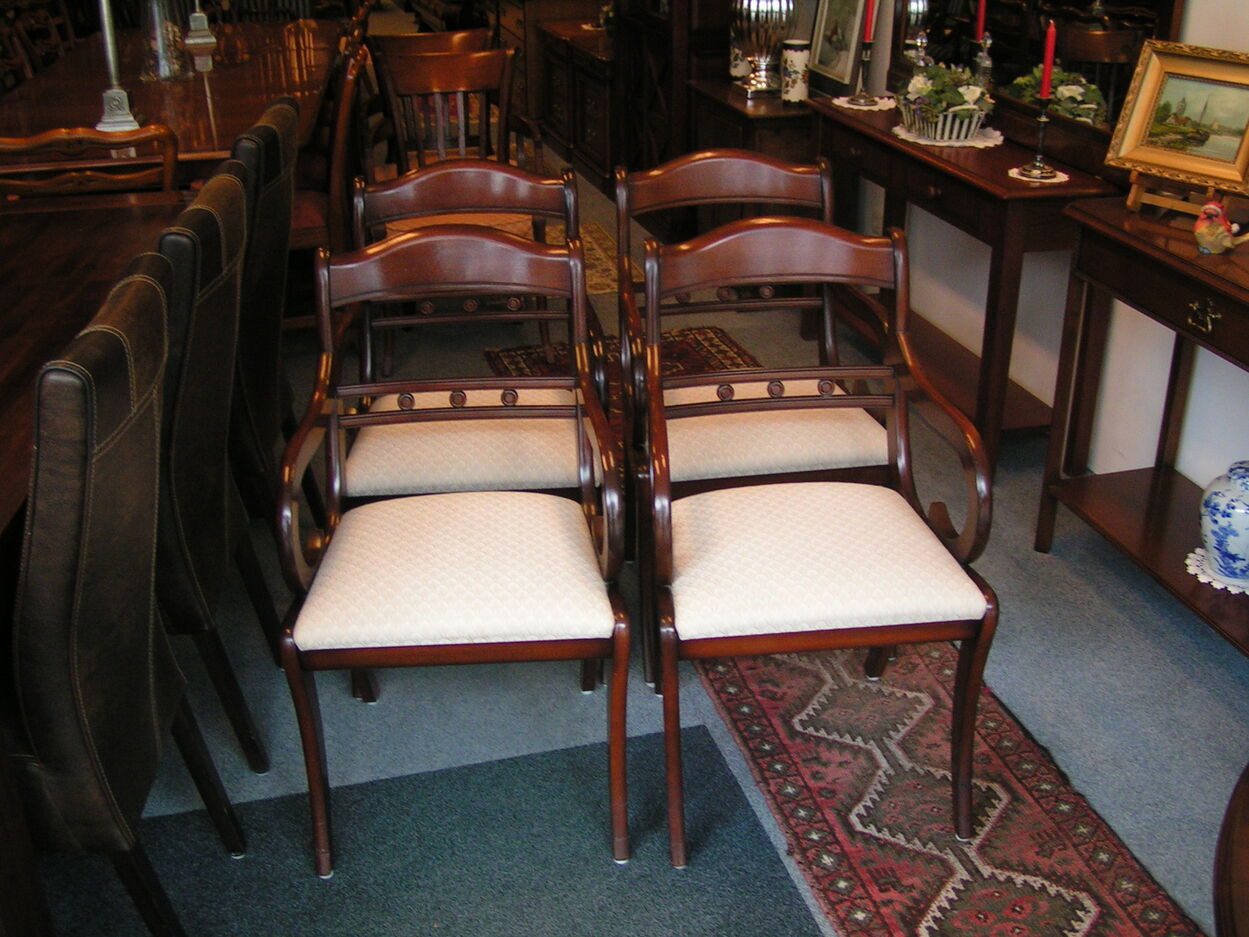 artikelnr. 1600860 Heldense Exclusive Mahonie Stoelen: prijs 1195 per set (4 stuks)
Gloednieuw! Heldense Mahonie stoelen, creme wit gestoffeerd, verkrijgbaar zonder armleuning of combinatie, deze zijn met armleuning.
Keywords: Heldense Exclusive Mahonie Stoelen