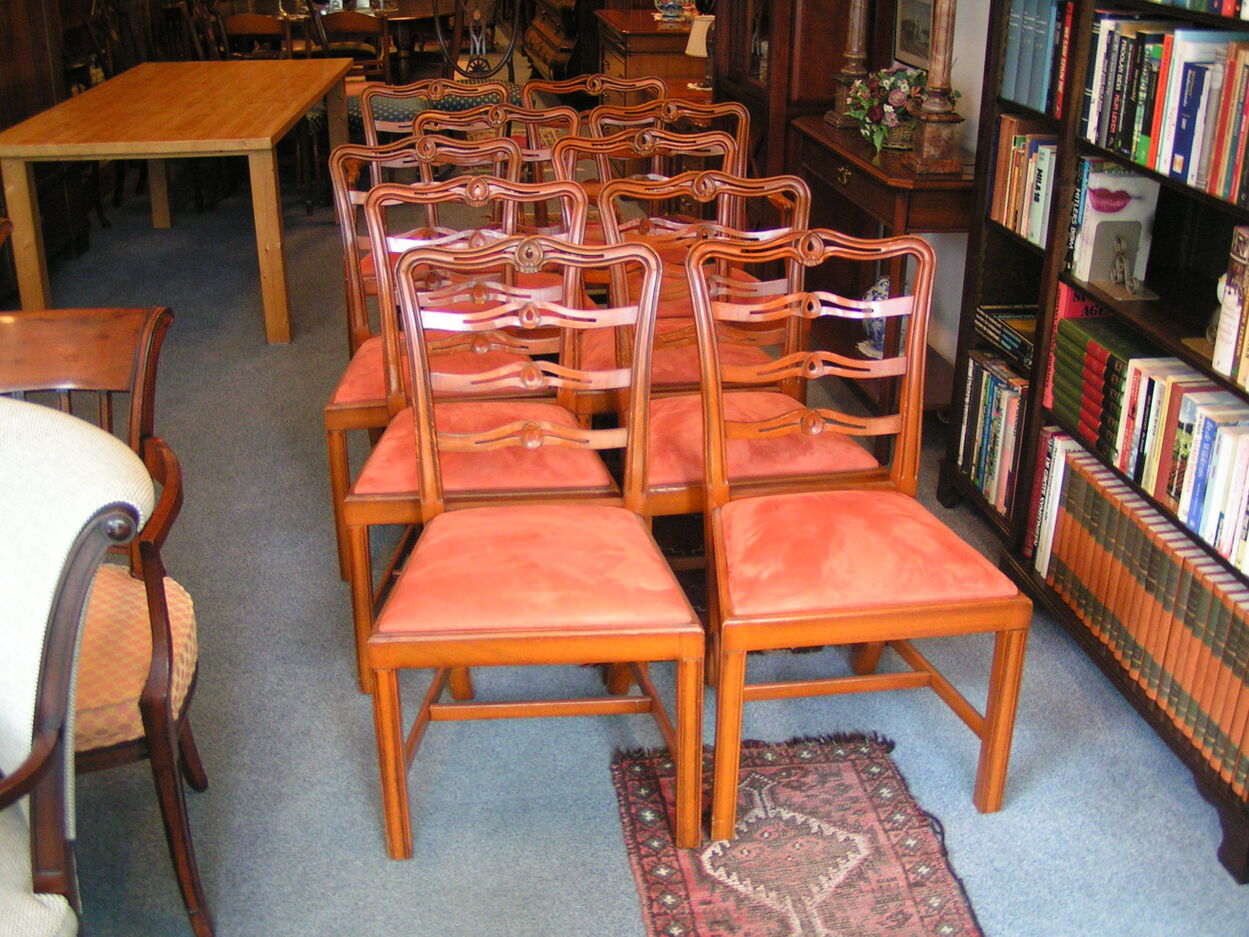 artikelnr 1602930 10 Stoelen van Taxus van de Heldense Exclusive in Nieuwstaat!
Taxus Stoelen, een prachtig set van 10 stoelen waar van twee met armleuningen in Nieuwstaat. vraagprijs €1250,- euro
