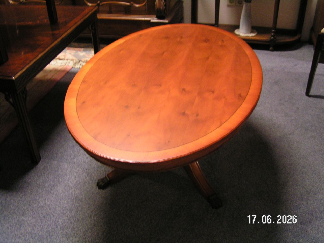 artikelnr. 16020118 Heldense Exclusive Ovale Taxus Salontafel met Intarsia Blad In Nieuwstaat. prijs €450,- euro
Afm 1.20 x 78 x 50 cm. bijpassende glasplaat geslepen ook in nieuwstaat bij geleverd.
