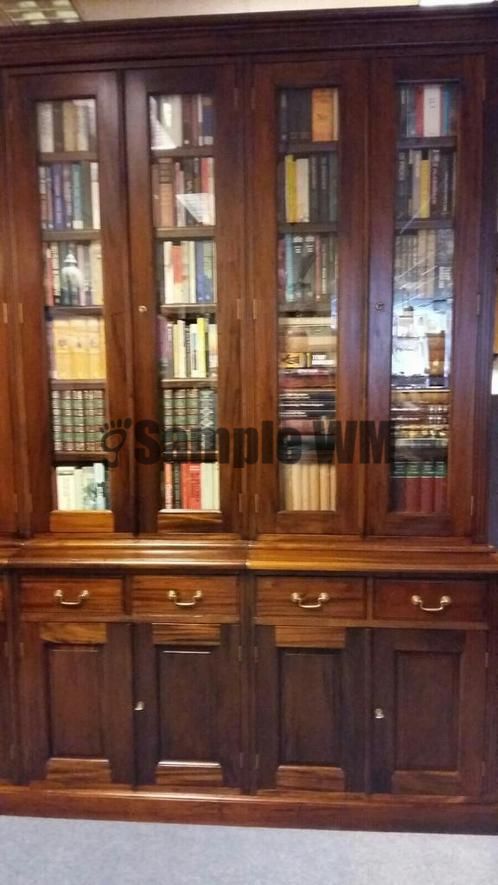 artikelnr. 1600334 Grote Engelse Mahoniehouten Boekenkast: prijs op Aanvraag
Grote Mahoniehouten Engelse Boekenkast in uitmuntende staat!

Met Facet geslepen glazen deuren en planken verstelbaar in hoogte.
Maten; H 2.58m B 2.44m D 52cm
Keywords: Grote Engelse Mahoniehouten Boekenkast