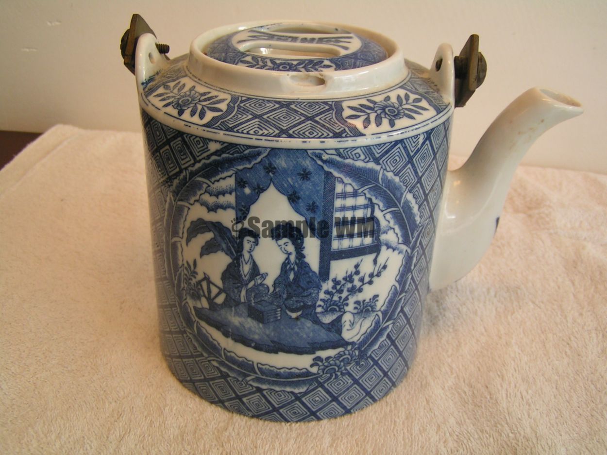 artikelnr. 1600324 Antiek Chinees Porselein "Lange Lijs" prijs € 40,- euro
Categorie

Antiek en Kunst

Antiek | Porselein
Beschrijving
met bronze handvat, kleine beschadiging op bovenrand (zie foto)

16,5 cm hoog x doorsnede 15 cm

18 e eeuws.

Verder nog in fraaie conditie!
Keywords: Antiek Chinees Porselein "Lange Lijs''
