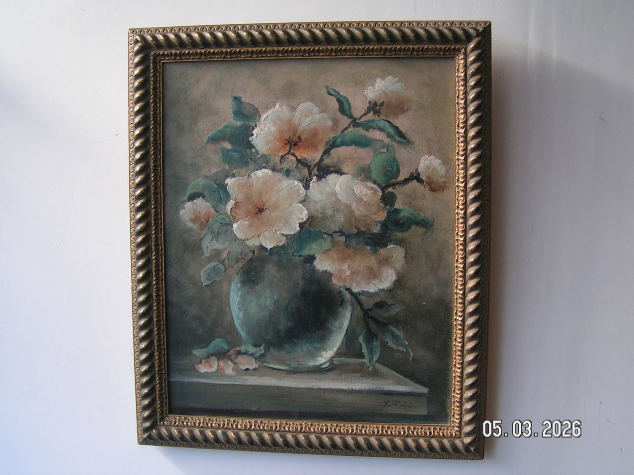 artikelnr. 16020103 Olieverf Schilderij Bloemen in Vaas in Nieuwstaat prijs. €125,- euro.
Schilderij is Gesigneerd door j.w. Rietveld
Afm B 49 H 85 cm 
