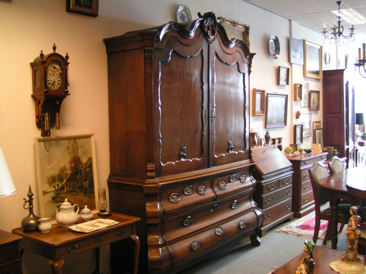 artikelnr. 1600855 Antiek Eiken kabinet; prijs op aanvraag
