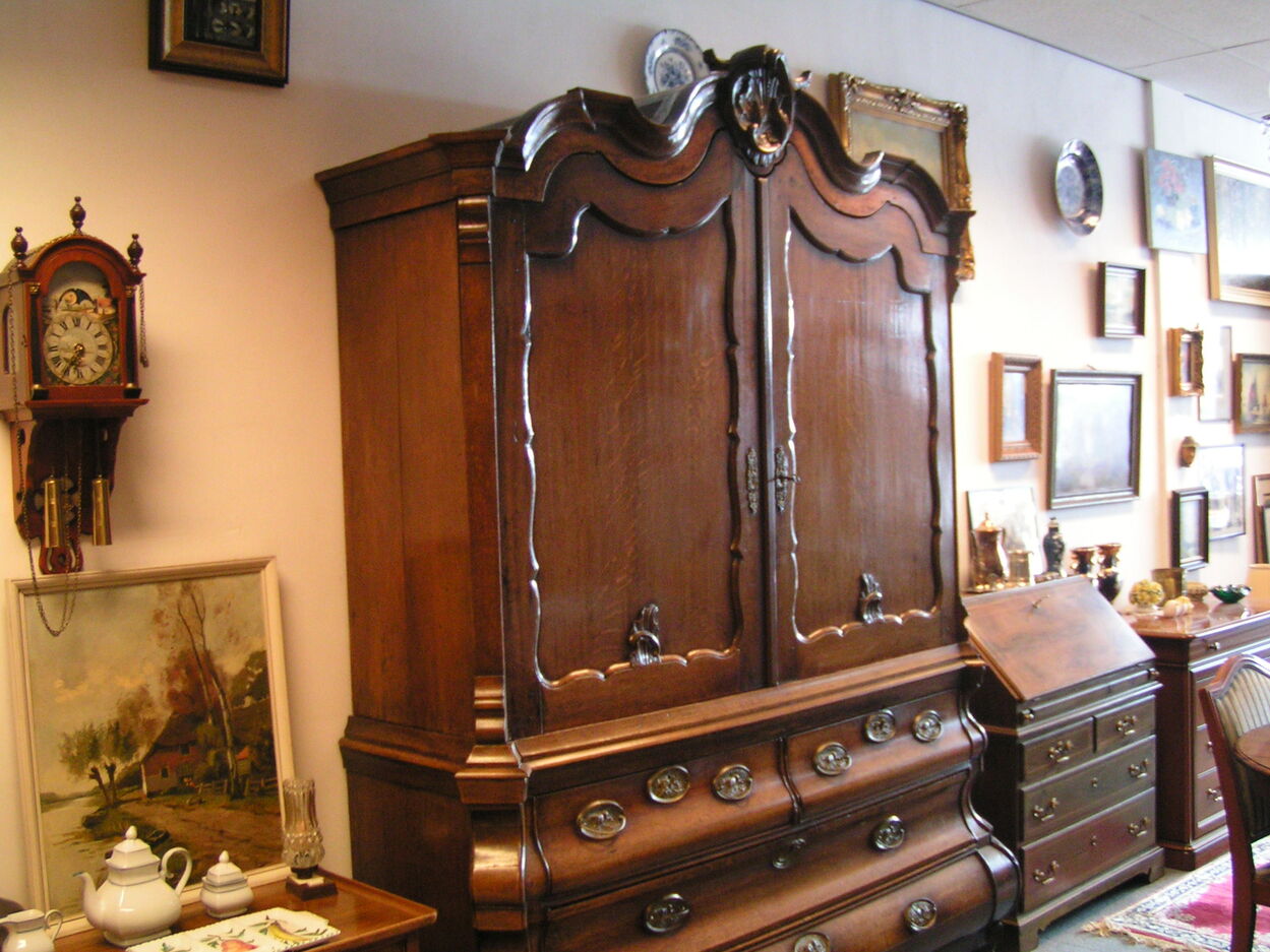 artikelnr. 1600855 Antiek Eiken Kabinet: prijs op aanvraag
museumkwaliteit en in uitmuntende staat.

B: 1.80m x D: 60cm x H: 2.40m

Keywords: artikelnr. 1600855 Antiek Eiken Kabinet: prijs op aanvraag