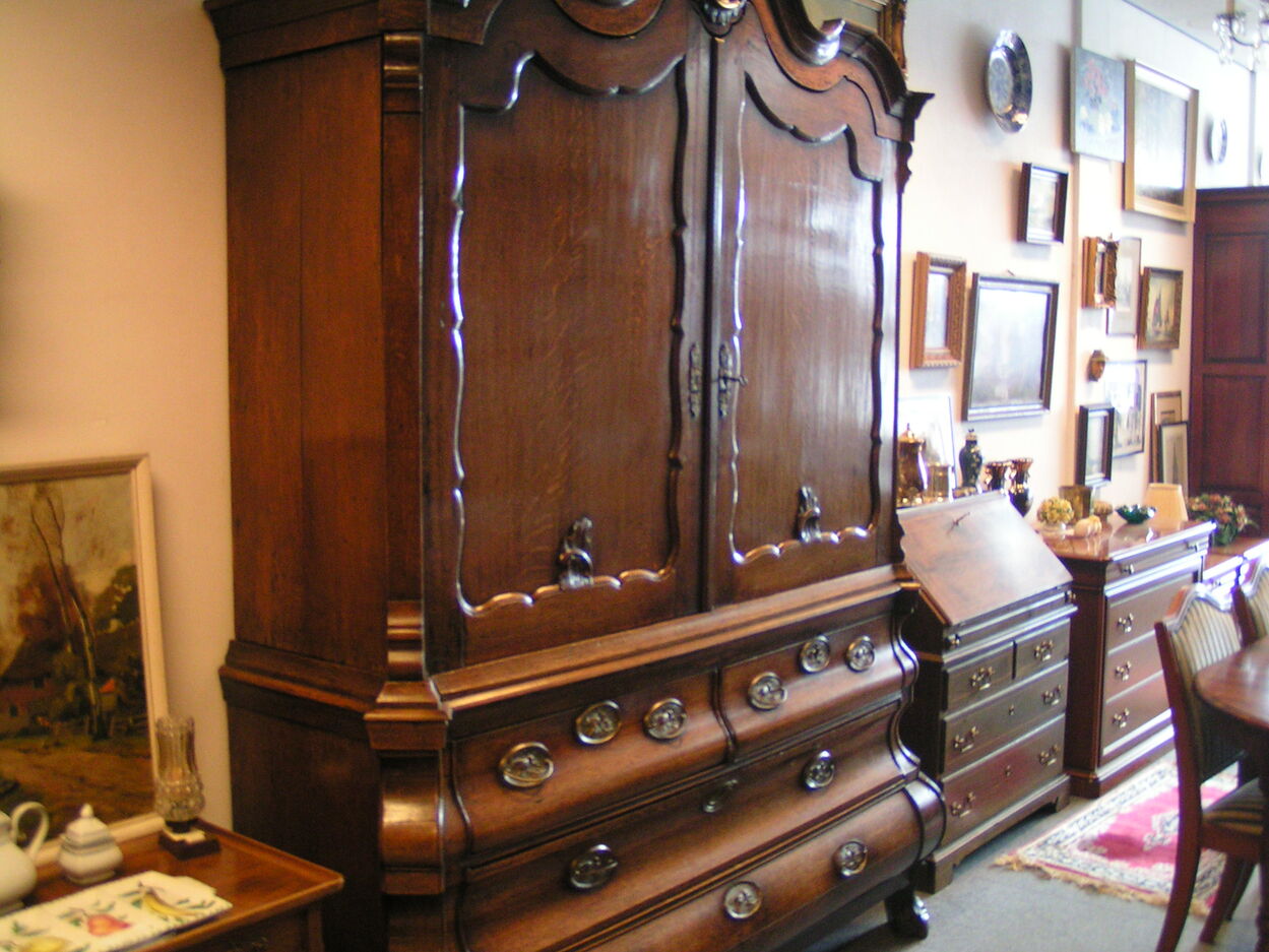 artikelnr. 1600855 Antiek Eiken kabinet; prijs op aanvraag
