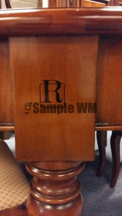 Verkocht artikelnr. 1600340 Kersenhouten Tafel met vier stoelen.
artikelnr. 1600340 Kersenhouten Tafel met vier stoelen

Massief kersenhouten tafel met vier stoelen,
Tafel is uitschuifbaar met twee tussen bladen.
Tafel staat op messing wielen en is nieuw!
Dit is een top kwaliteits tafel met stoelen van een uitmuntende kwaliteit!
Maten; totaal van twee bladen B 1.22m L 1.62m
Tussen bladen zijn; 40 cm
Keywords: artikelnr. 1600340 Kersenhouten Tafel met vier stoelen