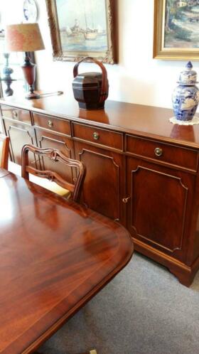 Verkocht artikelnr. 1600259 Mahoniehouten Dressoir v/d Heldense Exclusive
Mahoniehouten Dressoir v/d Heldense Exclusief.
In goede staat.
B 1.92 H 93 D 51 cm.
Diverse Dressoirs in onze collectie en in diverse houtsoorten en maten.
Zie onze site of andere advertenties.
