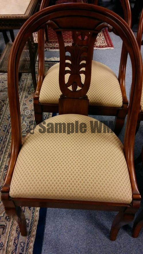 artikelnr. 1600340 (Kersenhouten stoelen: prijs; â‚¬495,- euro.
Massief kersenhouten tafel met vier stoelen,
Tafel is uitschuifbaar met twee tussen bladen.
Tafel staat op messing wielen en is nieuw!
Dit is een top kwaliteits tafel met stoelen van een uitmuntende kwaliteit!
Maten; totaal van twee bladen B 1.22m L 1.62m
Tussen bladen zijn; 40 cm
Keywords: artikelnr. 1600340 vier Kersenhouten stoelen.