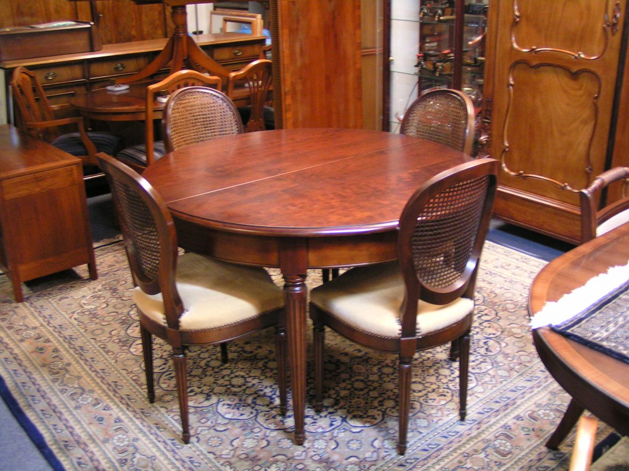 Verkocht artikelnr. 1600303 Mahonie Eetkamertafel met 4 stoelen.
merk: Meubels \\\\\\\\\\\\\\\\\\\\\\\\\\\\\\\'ter Laerderheyde\\\\\\\\\\\\\\\\\\\\\\\\\\\\\\\'

55 cm tussenblad, diameter 1.20m

Hoogte 76cm

4 fraaie Stoelen met Webbing rug.

Keywords: artikelnr. 1600303 Heldense Exclusive Mahonie Eetkamertafel met 4 stoelen: Prijs op aanvraag