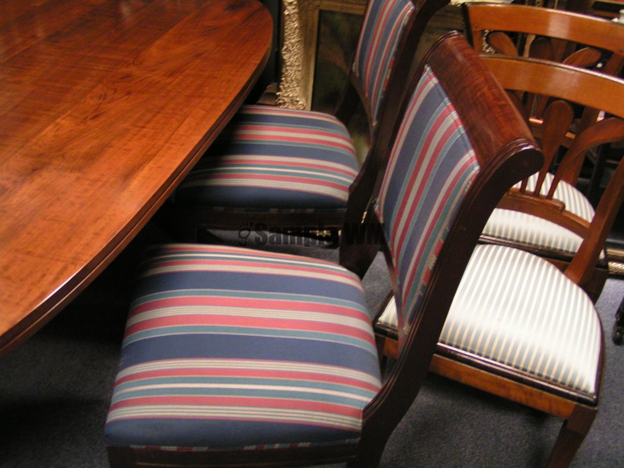 Verkocht artikelnr. 1600364 Grote Ovale Mahoniehouten Eettafel.
Mahonie, handgemaakt in Zuid Afrika. In nieuwstaat.

Met 6 Engelse Regency Style stoelen, waarvan 2 met armleuning, mooi nieuw Velours gestoffeerd.

B: 1.05m x L: 1.98m x H: 74cm
Keywords: Verkocht artikelnr. 1600364 Grote Ovale Mahoniehouten Eettafel.