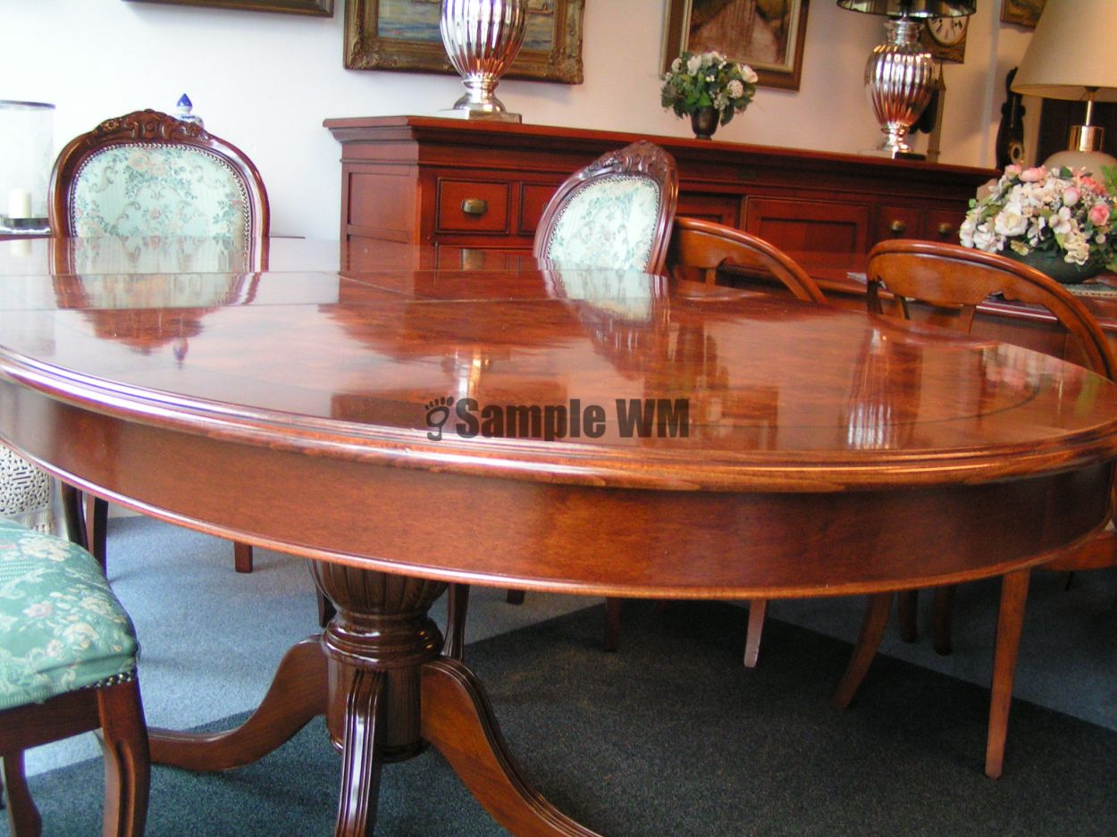 Verkocht artikelnr. 1600365 Eetkamertafel Wortelnoten Uitschuifbaar.
In nieuwstaat.

Intarsia ingelegd.

Met 6 fraai velours gestoffeerde stoelen, waarvan 2 met armleuning.

H: 79cm x B: 1.09m x L: 1.63m
Keywords: Eetkamertafel Wortelnoten Uitschuifbaar met stoelen