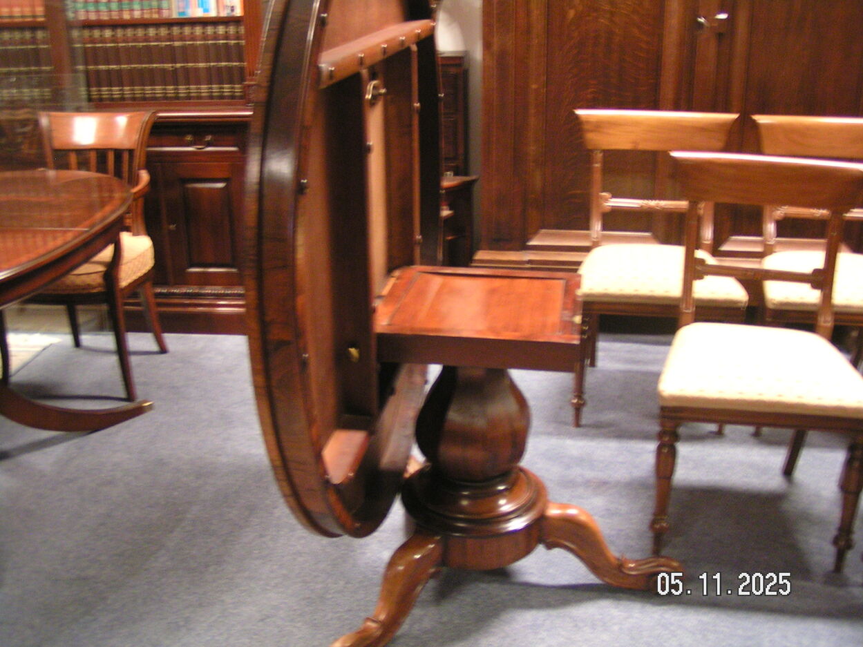 artikelnr. 1602047 Antieke Victoriaanse Carveld Palissanderhout Deining Table Zeer Goede Staat prijs €2250,- euro
