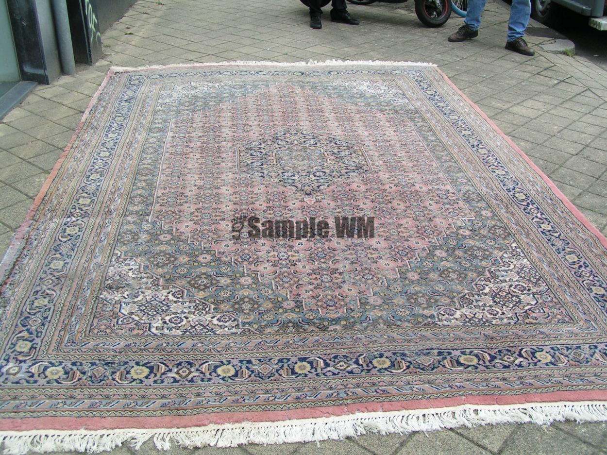 Verkocht artikelnr. 1600346 Groot Tapijt Indo Bidjar
Kleur 	: 	Rood, Grijs, Overige kleuren, Wit, Crème, Blauw
Beschrijving
Handmade

Oriente

size:  365 x 250m


Keywords: artikelnr. 1600346 Groot Tapijt Indo Bidjar.