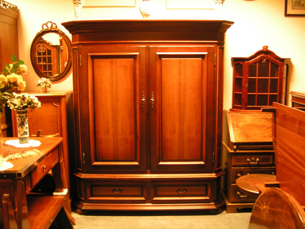 Verkocht artikelnr. 1600293 Mahoniehouten kast van Peerdijk & Groeneveld.
Wandmeubel Peerdijk & Groeneveld B.V. Meubelindustrie
Dit is een kwaliteits meubel!
Kast is makkelijk te demonteren

H: 1.93m x B: 1.60m x D: 50 cm

in nieuwstaat.
Keywords: Mahoniehouten kast van Peerdijk & Groeneveld B.V.