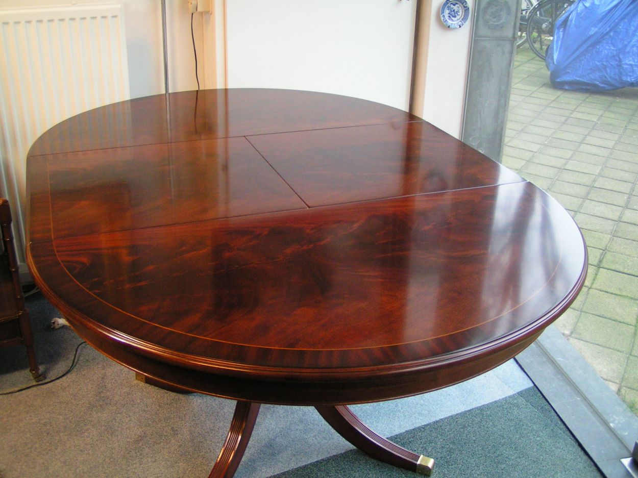 artikelnr. 1600292 Heldense Exclusive Mahonie Eetkamertafel met 4 stoelen: Prijs op aanvraag
Diameter: 1.10m x uitschuifbaar geschikt voor 6 personen.
Tussenblad: 45cm

Tafel is gloednieuw, gisteren uit de fabriek.

Intarsia ingelegd.

Hoogwaardige metalen geleiders.

evt. met 4 bijpassende stoelen eveneens gloednieuw.

Meerdere exemplaren op voorraad naar keuze.
