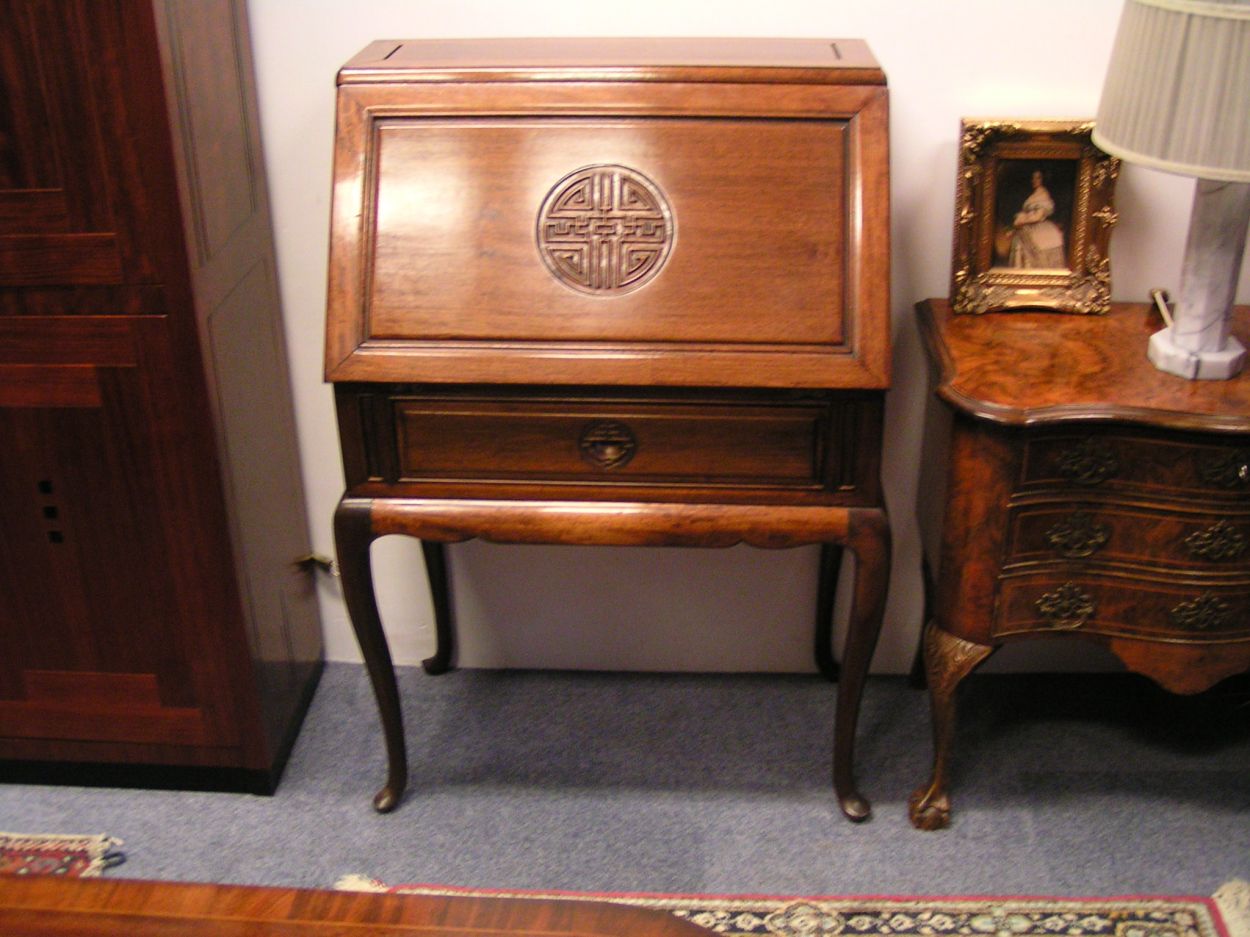 Verkocht artikelnr. 1600321 Klep Secretair
Beschrijving
Oosters massiek teakhouten klep secretair, in zeer goede staat.

afmetingen: B: 73 cm x d: 43 cm x H: 1.10m
Keywords: artikelnr. 1600321 Klep Secretair