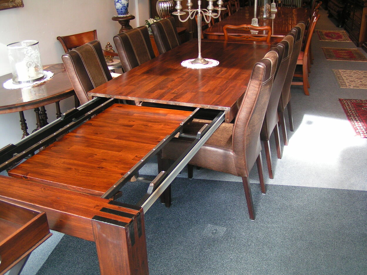 Verkocht artikelnr. 1600857 Zeer mooie hardhouten tafel uitschuifbaar met bijpassende fraaie stoelen.
Hardhouten tafel met 6 stoelen in zeer goede staat, tafel is uitschuifbaar en kan zeer groot worden! er kunnen 2 grote tussen-bladen in de tafel geplaatst worden, een tussen-blad is aanwezig het originele tussen Blad.
Afmetingen: B 90cm x L 1.90m x Max: L 2.88m tussen-blad 50 cm, tafel met tussenblad 2.40m 
Keywords: artikelnr. 1600857 Zeer mooie hardhouten tafel uitschuifbaar met bijpassende fraaie stoelen.