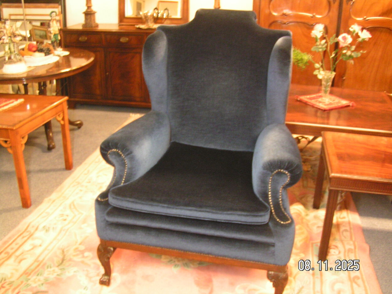 artikelnr. 1602043 Hollywood Regence Blue Vevet Wingback Club Armcher Nieustaat! prijs €1995,- euro
