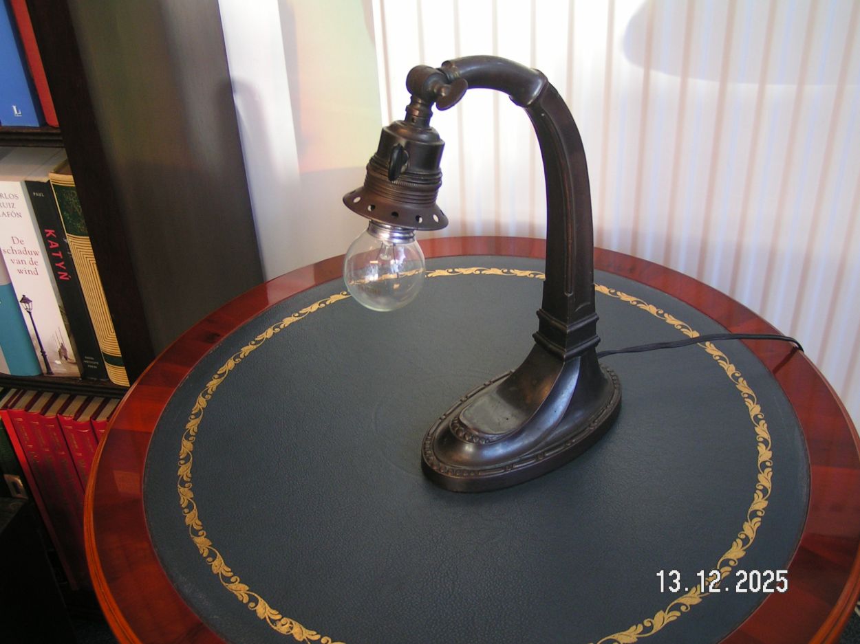 artikelnr. 1602069 Antieke JUGENDSTIL NOTARISLAMP TAFELLAMP 1910 - 1920 Prijs € 195,- euro
