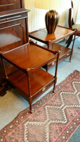 Verkocht artikelnr. 1600306 Heldense Exclusive Lampetafel op messing wielen.
Heldense Exclusief Mahonie Lampetafel op messing wielen, tafel staat op messing wielen met een lade in zeer goede staat.
Maten; 45 × 45 × 61 cm.
Twee in de collectie;
Voor meer informatie zie onze site of andere advertenties.
Keywords: Heldense Exclusive Lampetafel op messing wielen
