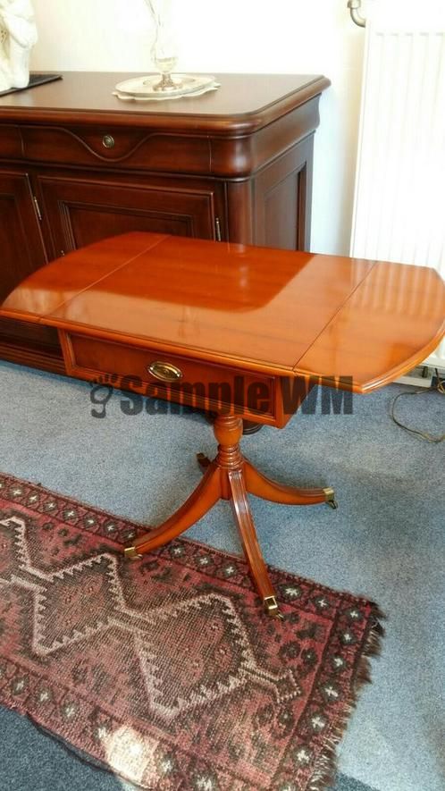 Verkocht artikelnr. 1600351 Heldense Exclusief Taxus Bijzettafel Hangoor
Heldense Exclusief Taxus Bijzettafel met twee klapbladen en een lade op messing wielen.
In nieuwstaat!
49 ( + 2 × 17 ) × 46 × 65 cm
19 ( + 2 × 7 ) × 18 × 26 inch
Keywords: Heldense Exclusief Taxus Bijzettafel Hangoor