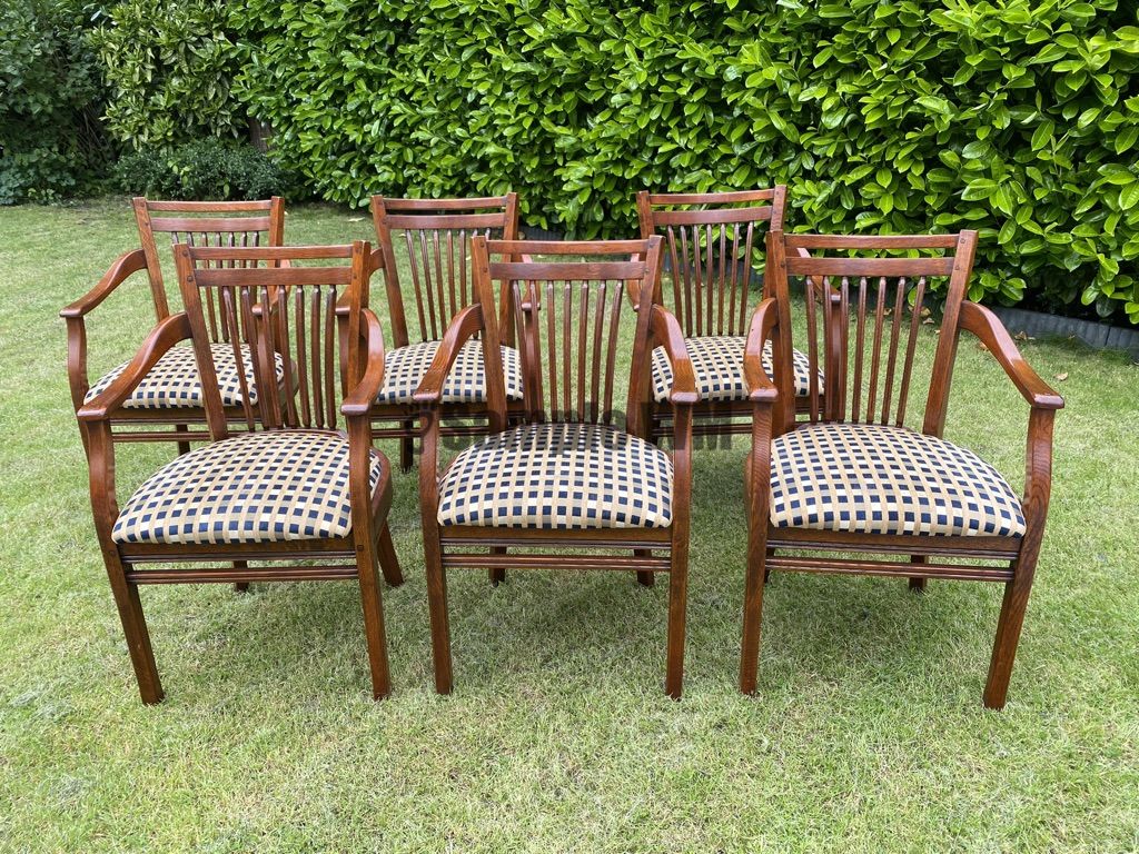 artikelnr. 1600352 6 stevige eikenstoelen met armleuning en houten nagels: prijs â‚¬325,- euro
Kenmerken
Conditie 	: 	Zo goed als nieuw
Aantal stoelen 	: 	Vijf, Zes of meer stoelen
Kleur 	: 	Overige kleuren
Materiaal 	: 	Stof, Hout
Beschrijving
in uitstekende staat.
Keywords: 6 stevige eikenstoelen met armleuning en houten nagels
