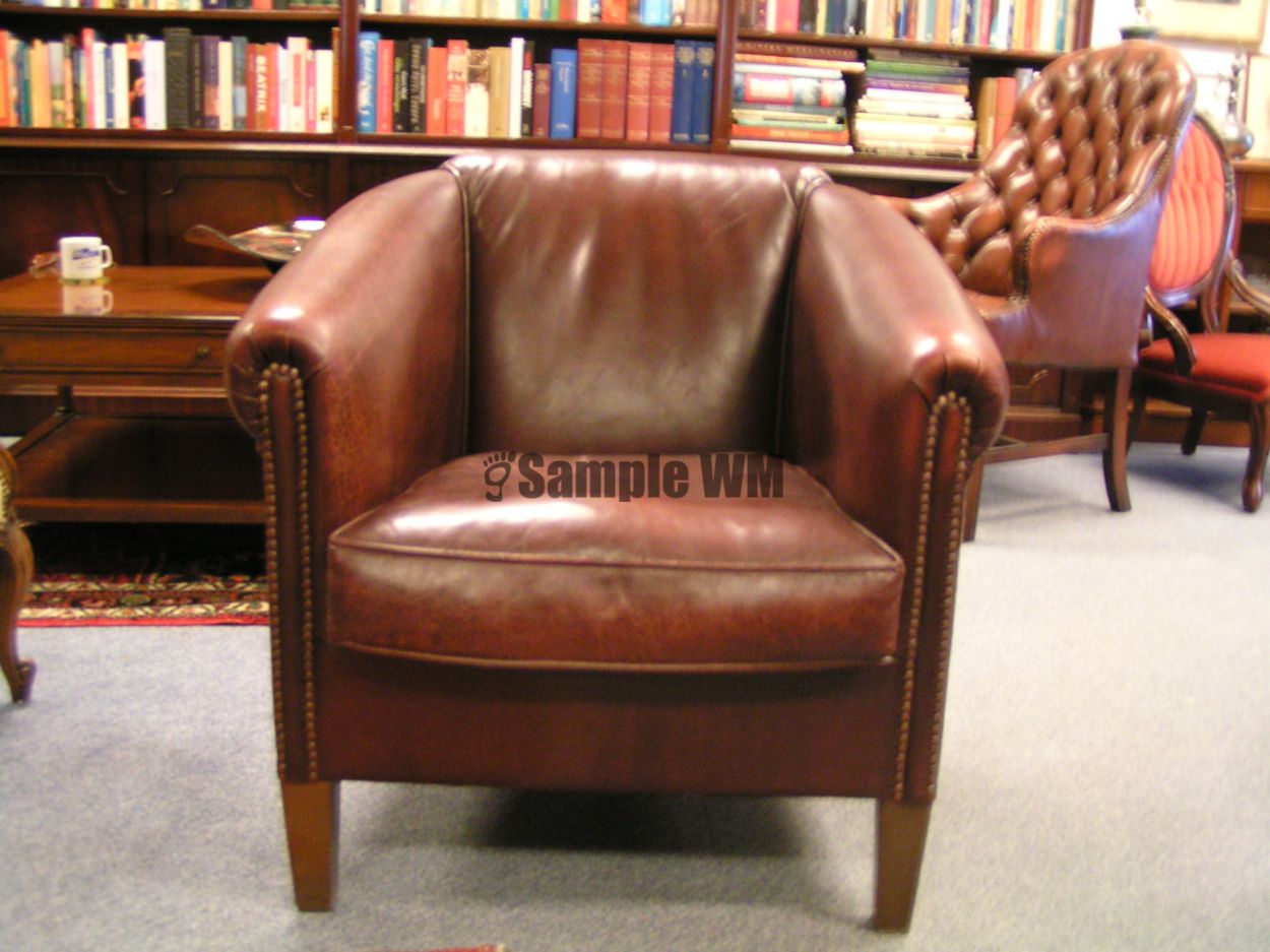 Verkocht artikelnr. 1600332 Schapenleren Club fauteuil, merk Muylaert.
Dit meubel is bekleed met schapenleer van de hoogste kwaliteit met de hand gepattineerd waardoor het een antieke effect verkrijgt.

Stoel is comfortabel en verkeert in zeer goede staat. Gebruikerssporen passend bij de leeftijd en gebruik.
In zeer goede staat.

Breed 76cm x H 77cm x zithoogte 48 cm x zitdiepte 52cm
Keywords: Schapenleren Club fauteuil