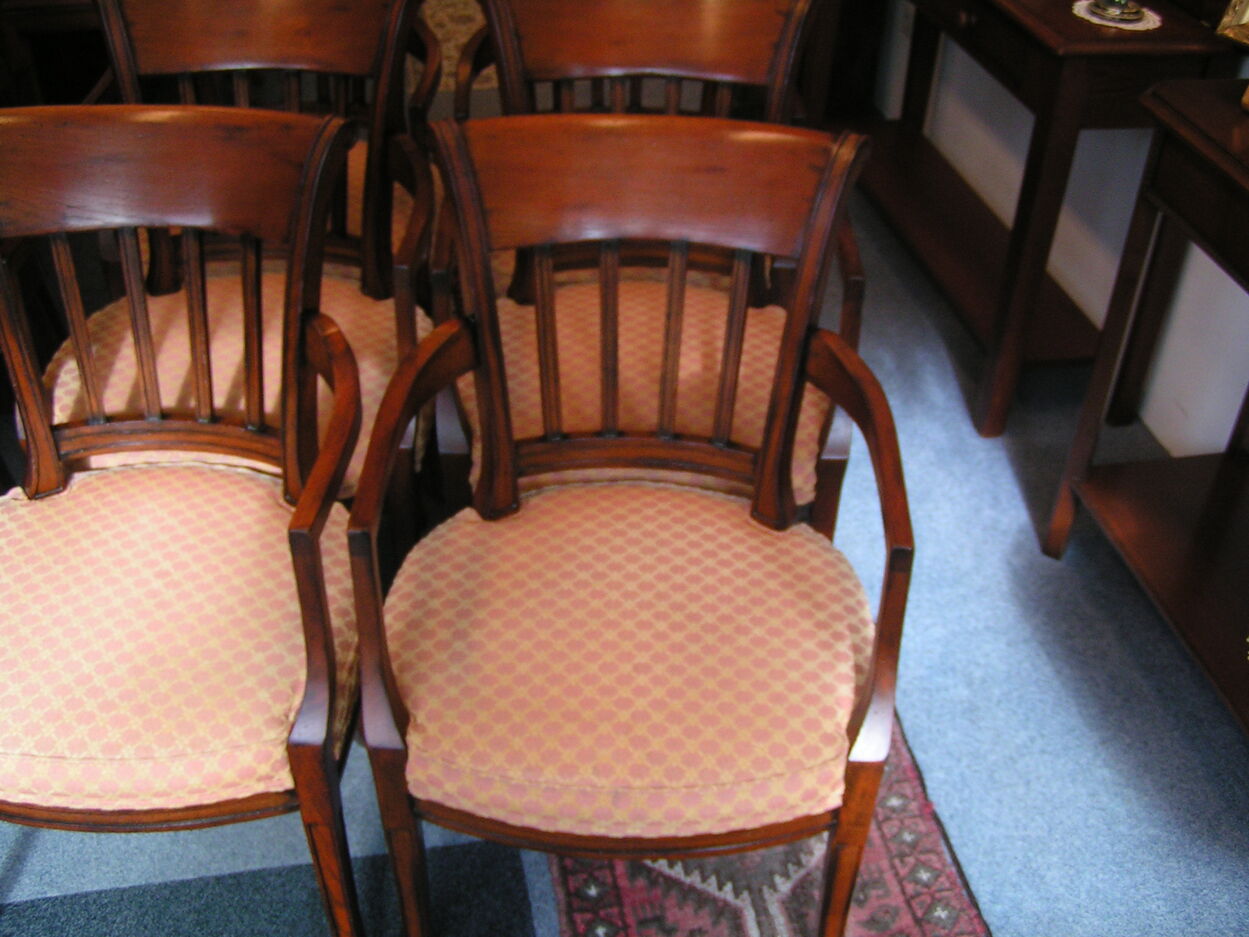 artikelnr. 1600856 Zes Schuitema Jugendstil Eetkamerstoelen massief Kersenhout: prijs op Aanvraag
 Zes Schuitema Jugendstil Eetkamerstoelen in uitmuntende staat! 
Stoelen zijn allemaal met armleuningen en van massief Kersenhout.
Keywords: Zes Schuitema Jugendstil Eetkamerstoelen