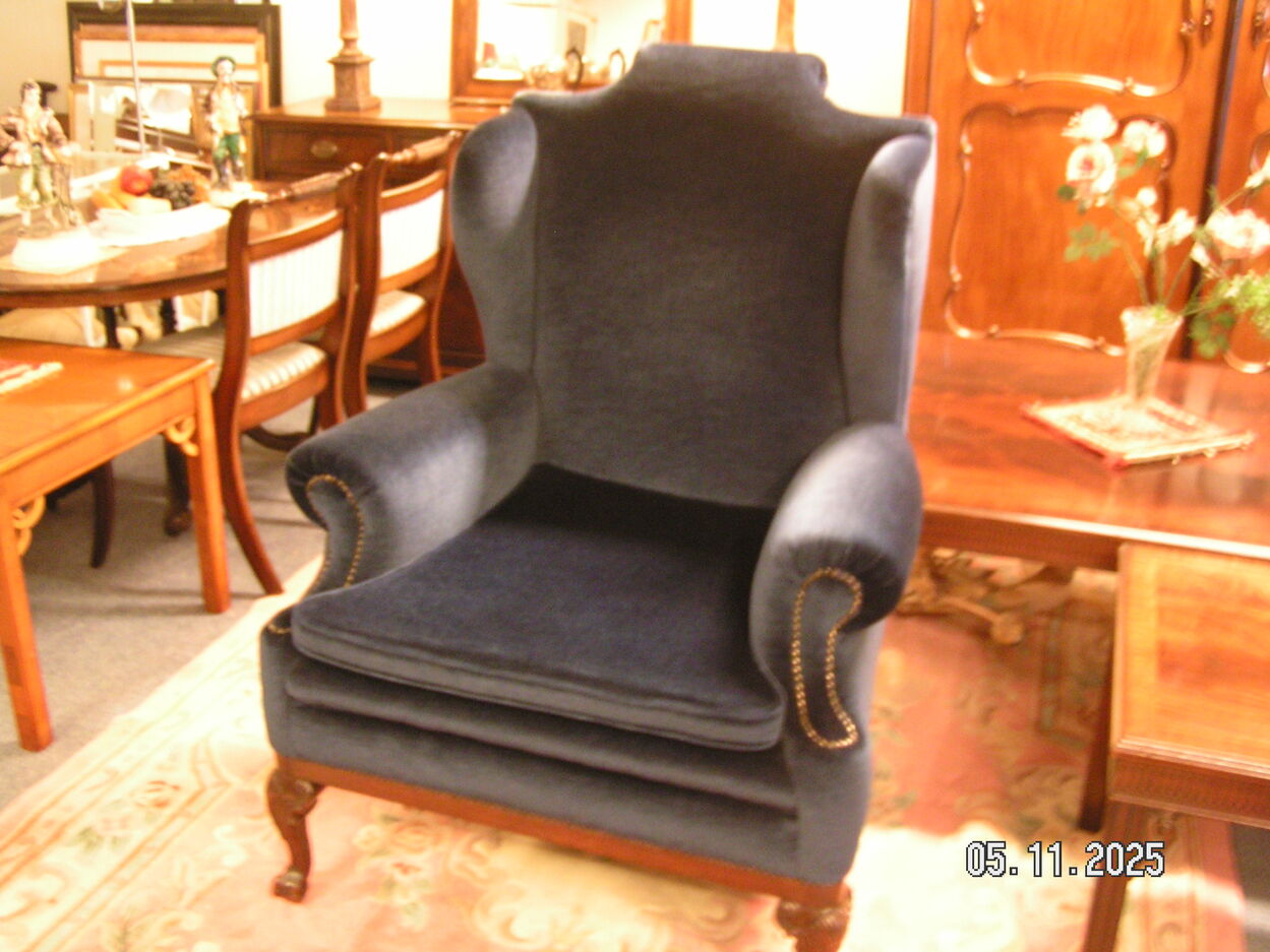 artikelnr. 1602043 Hollywood Regence Blue Vevet Wingback Club Armcher Nieustaat! prijs €1995,- euro
