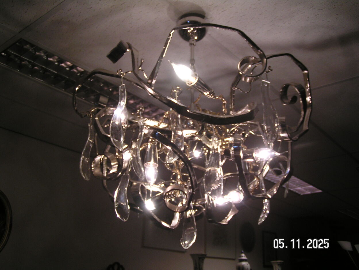 Verkocht artikelnr. 1602041 DELPHINIUM CHANDELIER William Brand, Annet van Egmond in Nieuwstaat.
Zeer bijzondere mooie en in nieuwstaat Design kroonluchter, kleur 080 Nikkel afm doorsnede 1 m H 55 cm.

