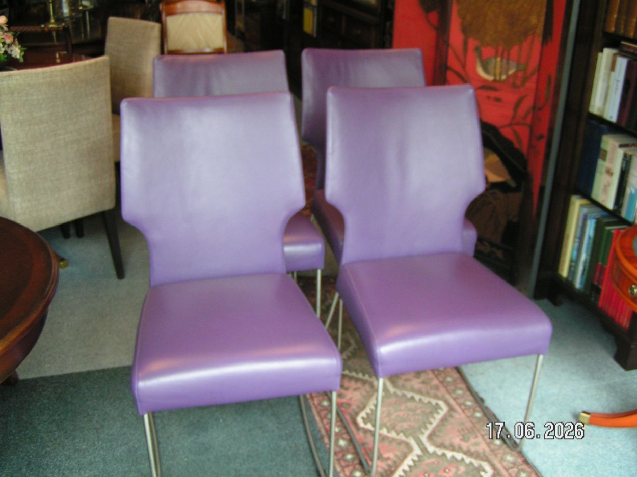 artikelnr. 16020115 Bert Plantagie 4 Design Stoelen Bekleed met Leer in Nieuwstaat prijs €695,- euro.

