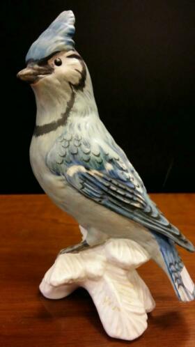 artikelnr. 1600279 Goebel Vogel van Porselein: prijs 45 euro
Goebel Vogel van Porselein.
In nieuwstaat.
Hoog 17 cm Breed 7 cm
Keywords: Goebel Vogel van Porselein