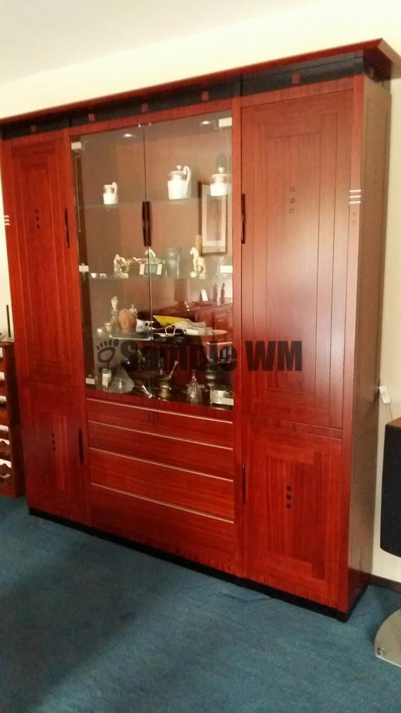 Verkocht artikelnr. 01600256 Art Deco vitrinekast Decoforma Schuitema.
Gebruikte materialen:
Als basis is rosewood of bubinga hout gebruikt, met details van ebbenhout, eikenhout en aluminium. De aluminium details kunnen we ook in zwart uitvoeren.

Afmetingen: Breed: 2.13m x Diepte: 37cm x hoogte: 2.23m

Alternatieve houtsoorten zijn:
- eiken
- kersen
- noten
- bubinga/rosewood

Design by Frits Schuitema

Nieuw Prijs € 9925,- NU voor 6.950 euro
Keywords: Verkocht artikelnr. 01600256 Art Deco vitrinekast Decoforma Schuitema.