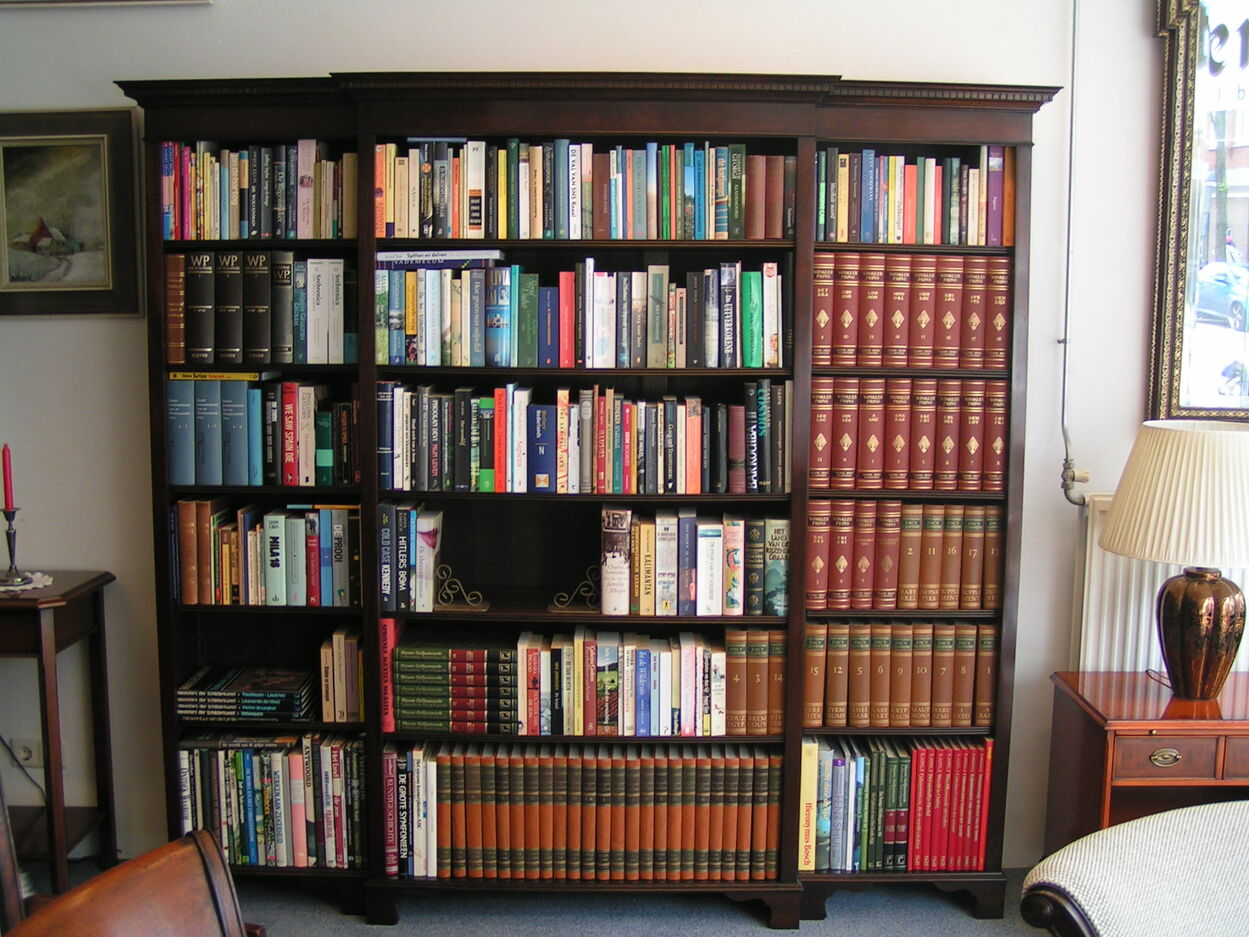 artikelnr. 1600868 Grote Engelse Mahonie Boekenkast/ Bibliotheek in Nieuwstaat!
