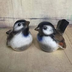 artikelnr. 1600240 Goebels Vogeltje Handgemaakt Porcelein: prijs 15 euro
10cm x 7cm

Vintage jaren '70

Puntgaaf!

Nog 1 exempaar over!!!
Keywords: Goebels Vogeltje Handgemaakt Porcelein