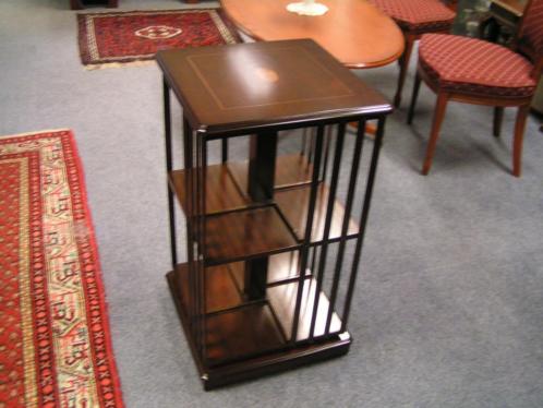 Verkocht artikelnr. 1600238 Klassieke mahoniehouten ingelegde Boekenmolens.
Intarsia ingelegd.

46 x 46 x Hoog: 82cm

In nieuwstaat!

 


Keywords: Klassieke mahoniehouten ingelegde Boekenmolen