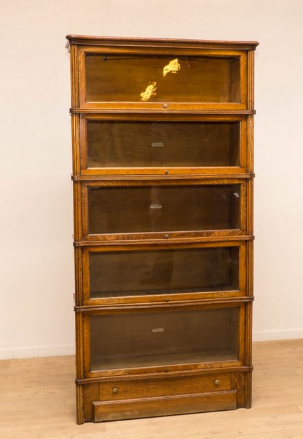 Verkocht artikelnr. 0160006 Globe Wernicke Antieke honing-Eiken StapelBoekenkast
onderste deel met lade, Engels Antiek Origineel, gemerkt.
unit van 5 delen.

h: 2.28m x b: 85cm x d: 43cm
Keywords: Globe Wernicke Antieke honing-Eiken StapelBoekenkast